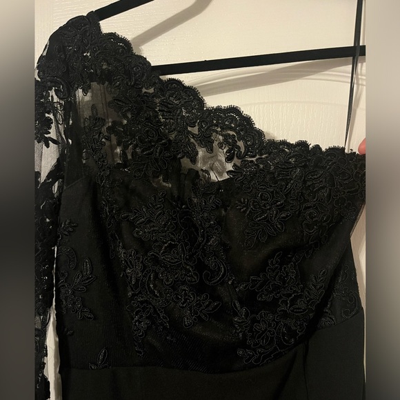 Women’s one sleeve lace detail gown - Picture 3 of 3